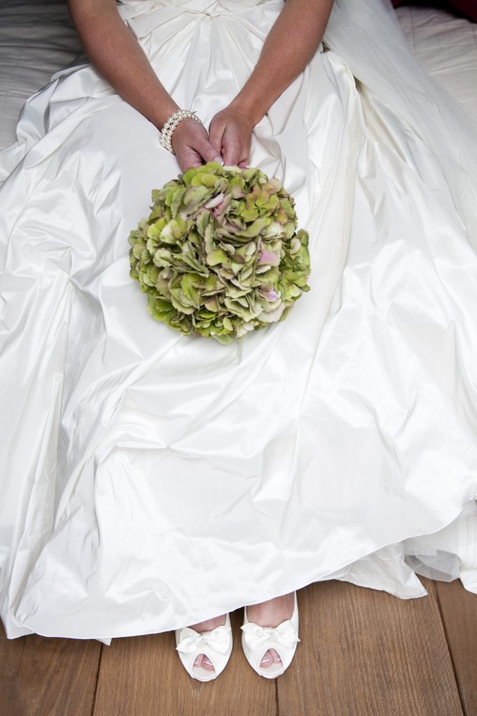 Bruidsfotografie-bruidsmuiltjes-bruidsboeket-hortensia